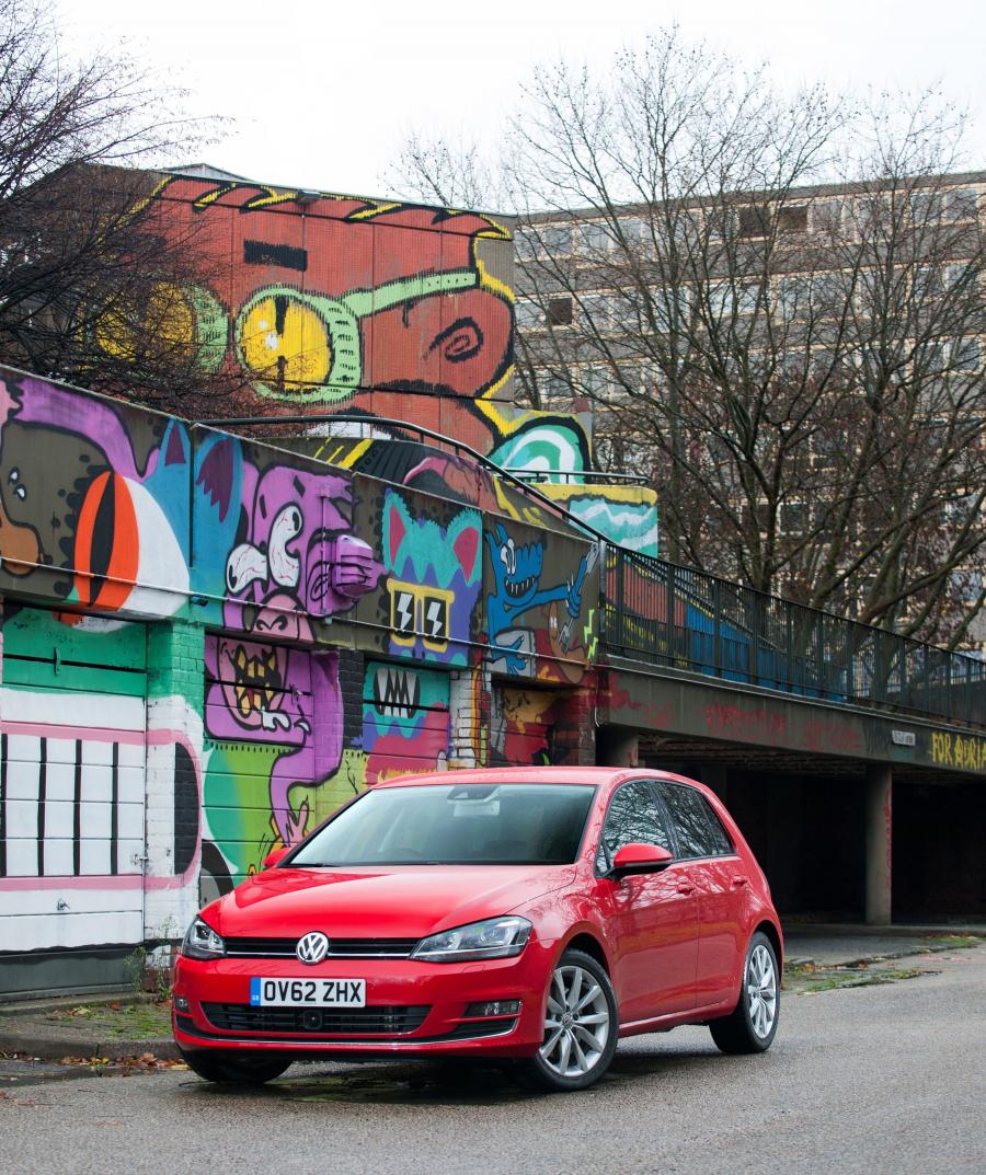  Volkswagen Golf TDi BlueMotion 2012 года  (UK) (фото 12 из 52)